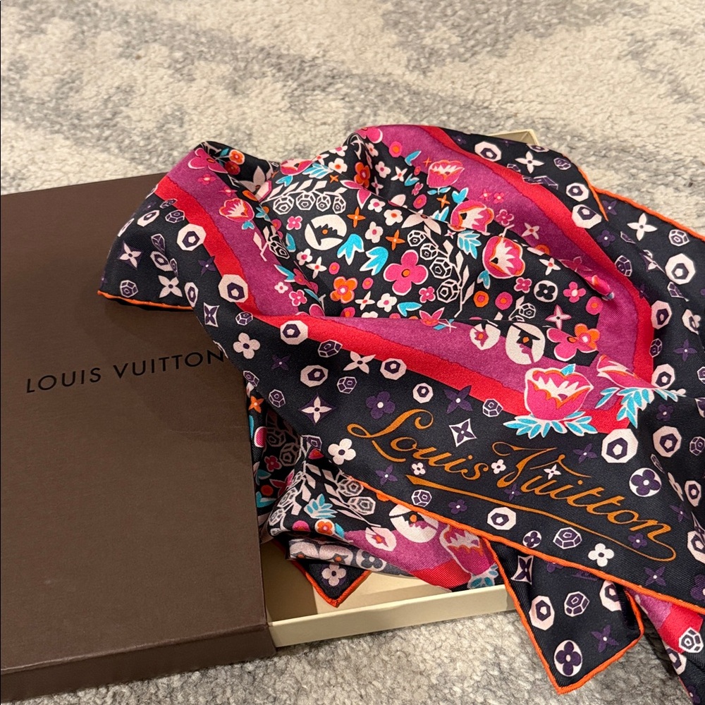 Louis Vuitton Lily silk scarf